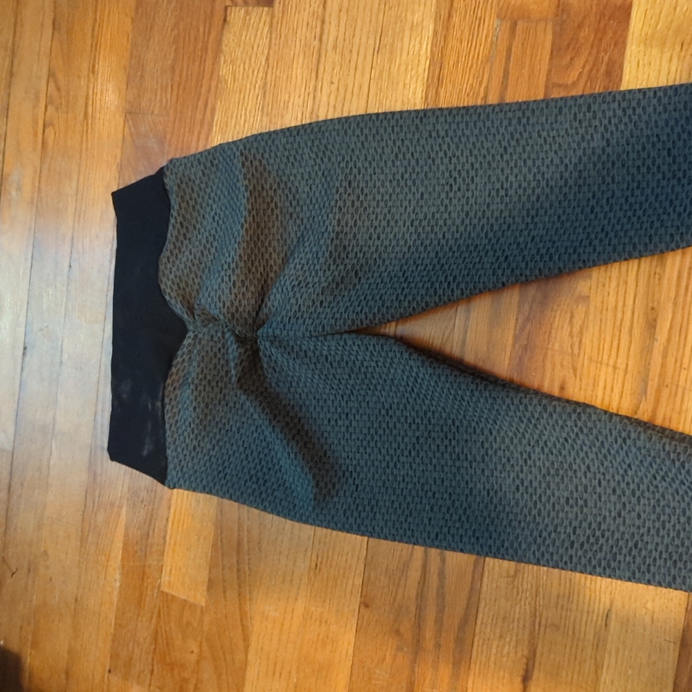 Compression Leggings - Picture 2 of 3